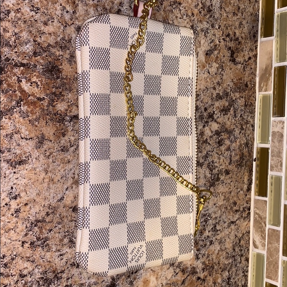 Little clutch perfect for a phone and keys